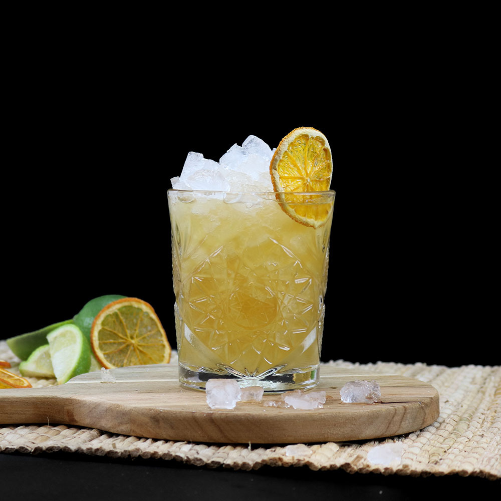 Mai Tai cocktail med lej en bartender